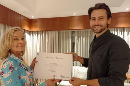 Derek, quien saltó a la fama en 1979, mantuvo una reunión con el ministro de turismo en Guayaquil.