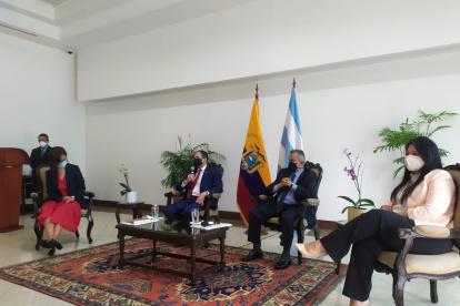 El canciller ecuatoriano, Mauricio Montalvo, mantuvo un conversatorio con periodistas en la ciudad de Guayaquil.