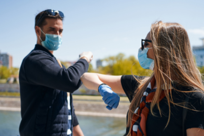 Autoridades europeas piden a sus habitantes mantener las normas de bioseguridad.