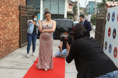 Mayra llegó al canal en limusina y desfiló por la alfombra roja la tarde de este martes.