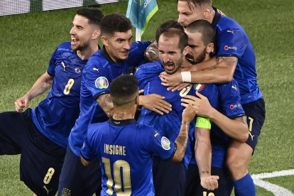 Los jugadores de Italia derrotaron sin problemas a Suiza y están en los octavos de la Euro.