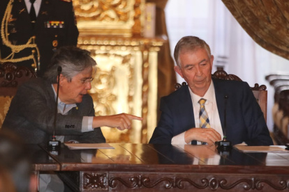 El presidente Guillermo Lasso y el secretario Alejandro Ribadeneira hicieron la presentación de la propuesta.