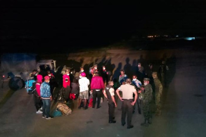 Ingreso. Un grupo de ciudadanos haitianos fue entregado a las autoridades de Migración por no tener documentos en regla para ingresar al país.