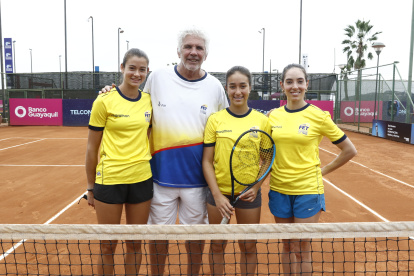 Camila Romero, Tania Andrade y Marie Elise Cazares forman parte de la selección femenina que estará capitaneada por Andrés Gómez. En la foto no constan Mell Reasco, ni Charlotte Paredes.