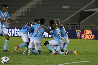 9 de Octubre derrotó a Emelec por 2-0 en el estadio Christian Benítez.