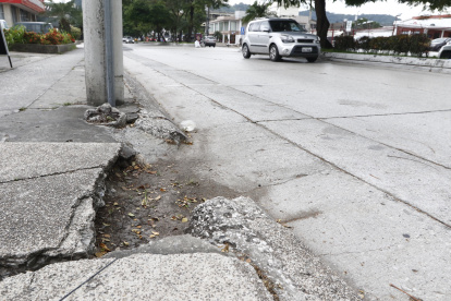 Las Monjas. Uno de los daños en la vía que EXPRESO publicó.
