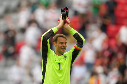 El portero Manuel Neuer de Alemania reacciona después de la ronda preliminar del grupo.