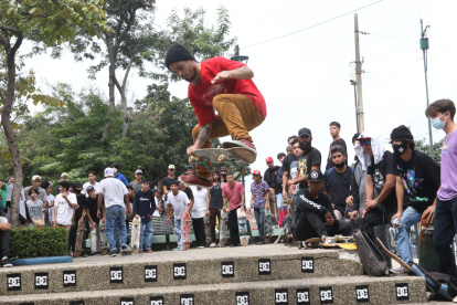 Saltos. Tras la marcha, los skaters se instalaron en el parque de la ciudadela Bolivariana, para brincar entre las gradas.