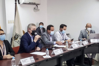 Encuentro. En el Ministerio de Obras Públicas y Transporte se reunieron los transportistas con representantes del Gobierno.