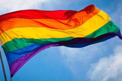 La bandera de los grupos ondeará en el estadio