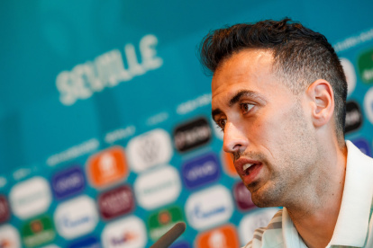 Sergio Busquets se pronunció acerca de lo dicho por el holandés, quien criticó fuertemente a su selección.