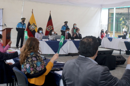 Destino. El aún oficialmente alcalde de Quito, Jorge Yunda, lideró ayer la sesión ordinaria del Concejo Municipal desde el barrio de Pisulí.