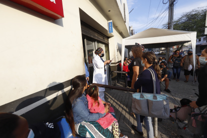 Hecho. Este mes, los padres han buscado la vacuna contra el neumococo en los centros públicos, sin suerte.