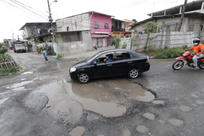 Los moradores de la Florida Norte encienden la alerta por los huecos en las calles que representan un peligro para peatones y vehículos.

Agencia (ag-extra)