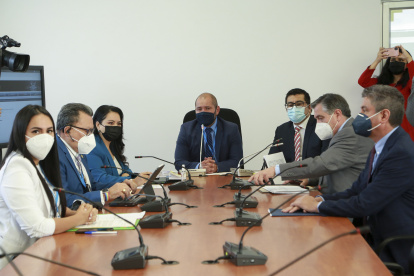 Tres de las autoridades convocadas comparecieron a la Comisión de Justicia, entre ellos, el ministro de Trabajo, Patricio Donoso (terno gris).