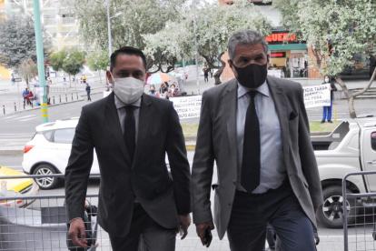 Decisión. Marcelo Ron, abogado de Celi, asistió a la audiencia en la que el juez Felipe Córdova negó el pedido de revocatoria a la prisión preventiva al contralor.