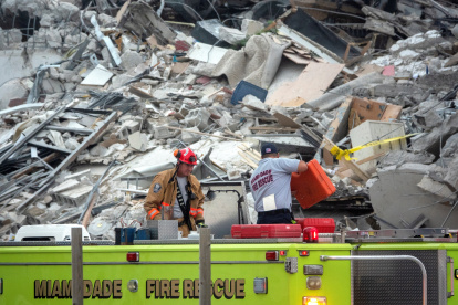 El edificio con vistas al mar se desplomó en cuestión de segundos y 55 de sus 136 unidades quedaron reducidas a escombros.