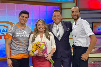 Con Isaac Delgado, José Luis Arévalo y el chef Beto.