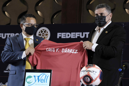 Luis Fernando Suárez, extécnico de la selección ecuatoriana, tomó las riendas del equipo tico.