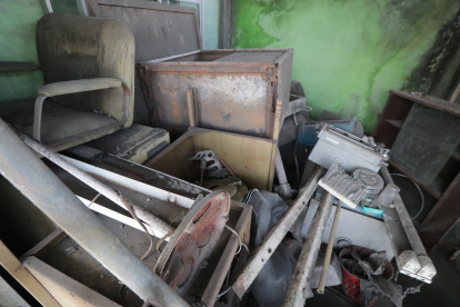 1. Depósito. La ubicada en la 23 y L tiene un plan para reactivar allí el dispensario médico. 2. Desechos. En la M entre la 23 y 24 tiene basura y es cueva de murciélagos. 3. Alcantarilla. En la I entre 26 y 27 la casa comunal al interior está limpia, aquí el problema es el desborde de la alcantarilla.