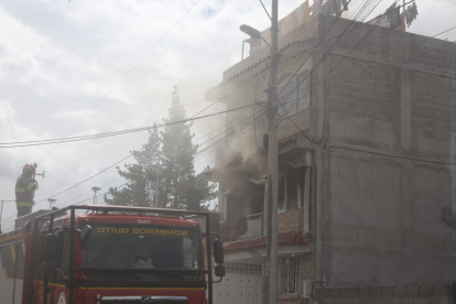 Carapungo. Los bomberos lograron extinguir el fuego en 15 minutos