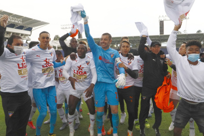 Un autogol amarillo a los 3 minutos fue suficiente para la fiesta de los Albos.