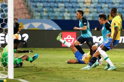 Ángel Mena anotó el gol del empate, que al final sirvió para asegurar la clasificación a los cuartos de final de la Copa América.