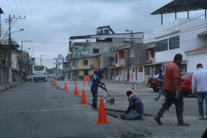 Los trabajos. En la avenida principal de la Abel Gilbert 3, que hasta hace unas semanas permanecía repleta de huecos, se empieza a notar el cambio que tanto reclamaban los vecinos.