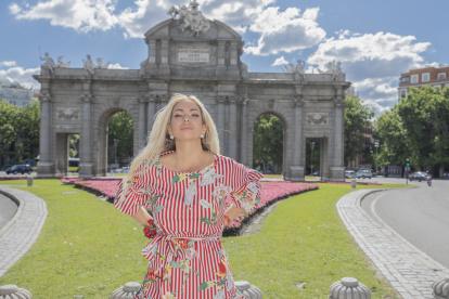 La frescura de sus looks es una de sus características. Y así se despidió de la ciudad de la mítica Puerta de Alcalá.