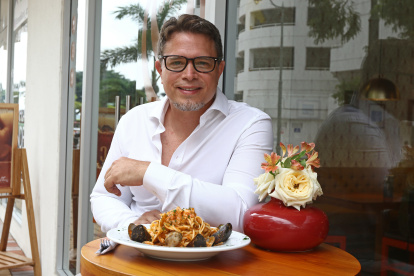 Óscar regresó a Ecuador para implementar su técnica en implantología oral.