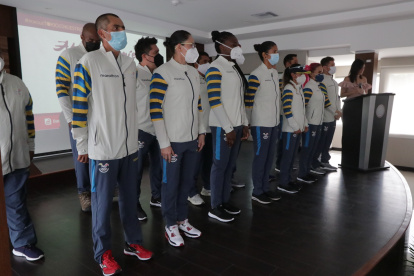 Siete de los 46 ecuatorianos clasificados a Tokio participaron en el abanderamiento. El resto de tricolores se encuentra en campamentos de entrenamiento en el exterior.