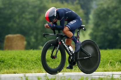 Richard Carapaz descendió al noveno lugar del Tour de Francia tras la primera contrarreloj.