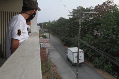 Tránsito. Una avenida residencial es usada para vehículos pesados.