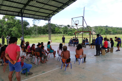 La semana pasada se reunió a los miembros de la comunidad para prepararlos para la vacunación.