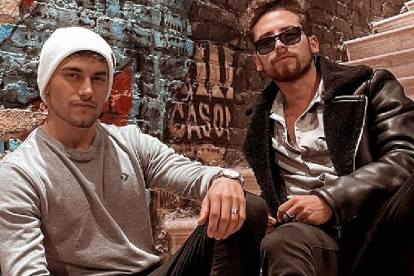 Agus y Maxi se conocen desde la niñez. Desde entonces, han construido sueños que todavía mantienen intactos.