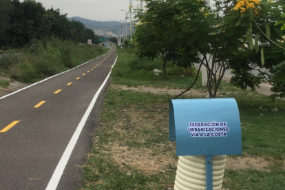 Iniciativa. Se han colocado tachos para recoger los desperdicios.