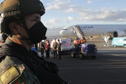 Donación. La tarde de este jueves llegaron al país un millón de vacunas Pfizer, donadas por Estados Unidos.