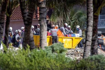Los rescatistas continúan su trabajo una semana después del accidente.