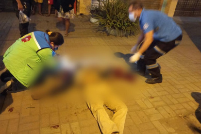 El hombre cayó aproximadamente diez metros.