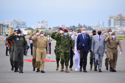 Acto. Autoridades asisten a la ceremonia de la Fuerza Aérea Ecuatoriana (FAE)
