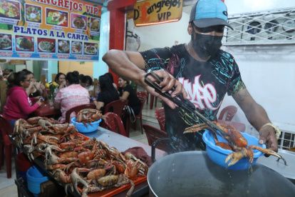 RECORRIDO NOCTURNO EN EL CENTRO DE LA CIUDAD....FD: MIGUEL CANALES...1 07-2021