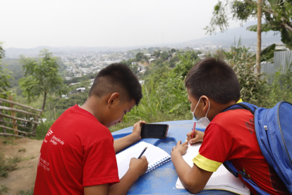 Las clases no presenciales complicó el proceso de enseñanza y aprendizaje de los niños.