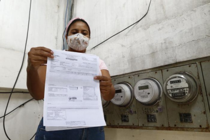 Los habitantes afectados por el alza en la planillas reclaman una solución.