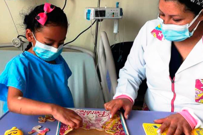 Ahora los estudiantes internados en hospitales o que no pueden salir de casa tienen la oportunidad de seguir sus estudios ininterrumpidamente.