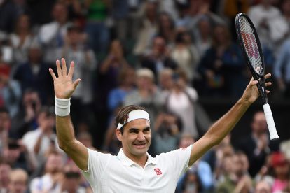 Federer celebra tras imponerse a Sonego en Londres por parciales de 7-5, 6-4 y 6-2. Va a cuartos de final.