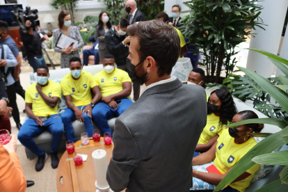 En el acto de homenaje, auspiciado por la Cartera de Deporte, participaron el canciller, Mauricio Montalvo, el ministro de Turismo, Niels Olsen.