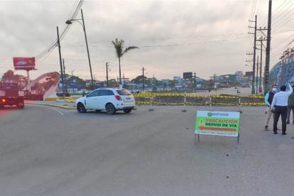 Las obras de instalación de una alcantarilla obligan al cierre de un  tramo de la Alóag-Santo Domingo