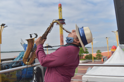 Durante el acto llevado a cabo hoy, hubo un show artístico.