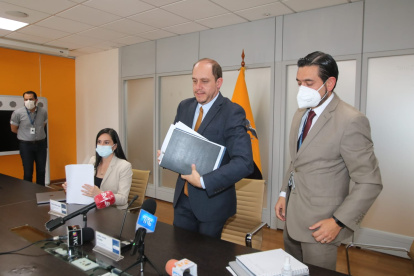 El ministro Julio José Prado anunció ayer la reducción de aranceles. El Gobierno ha decidido tomar las primeras medidas de reactivación casa adentro.