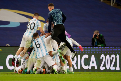 Argentina gana 1-0 a Brasil en el mítico Maracaná.